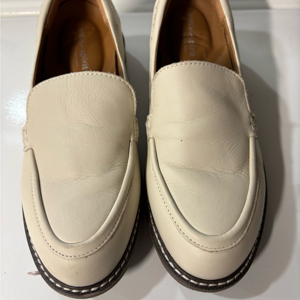 Easy Spirit Off-White Leather Loafers